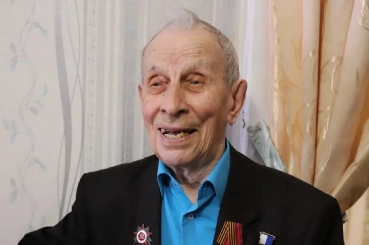    У Виктора Долгополова почти 80 лет трудового стажа и 72 года счастливой супружеской жизни.