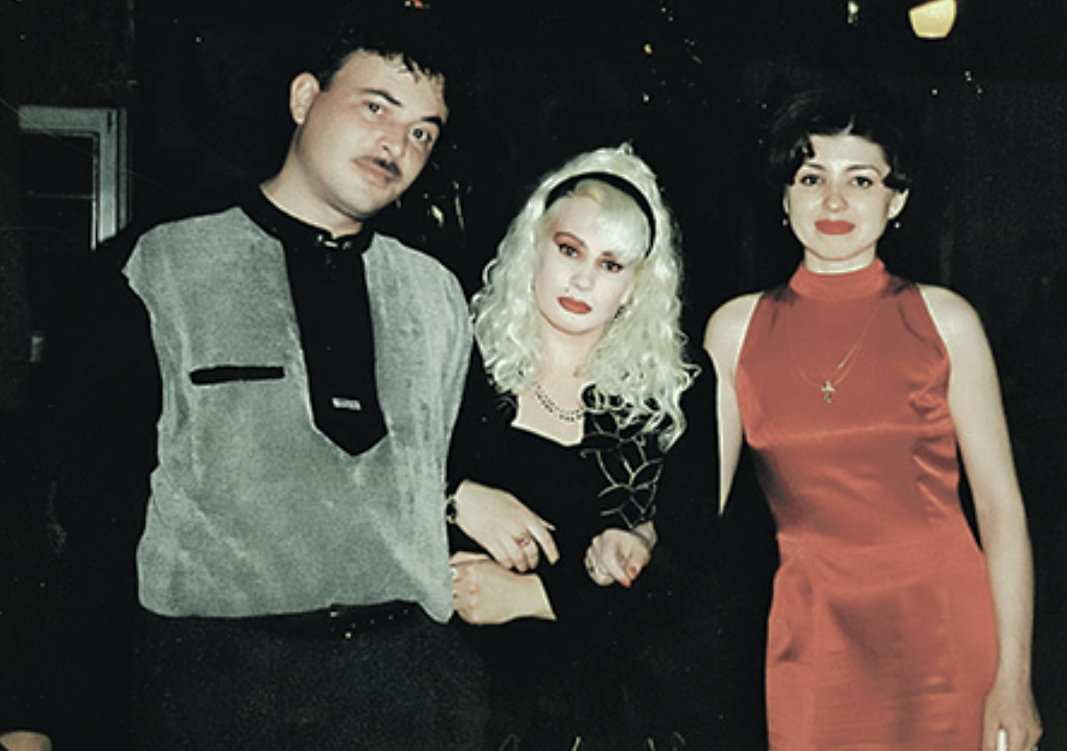 Инесса (в центре) с Арзу