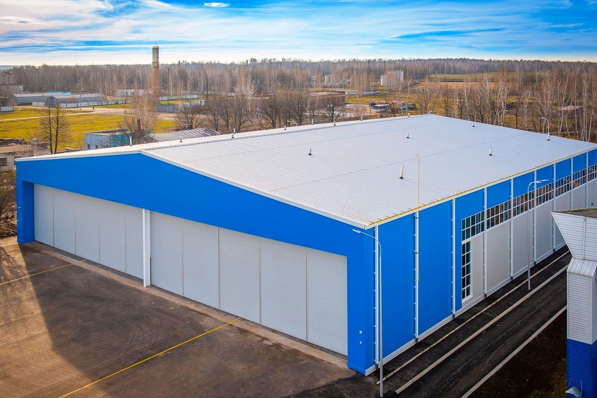 Почему сэндвич-панели стали главным строительным решением для заводов и складов