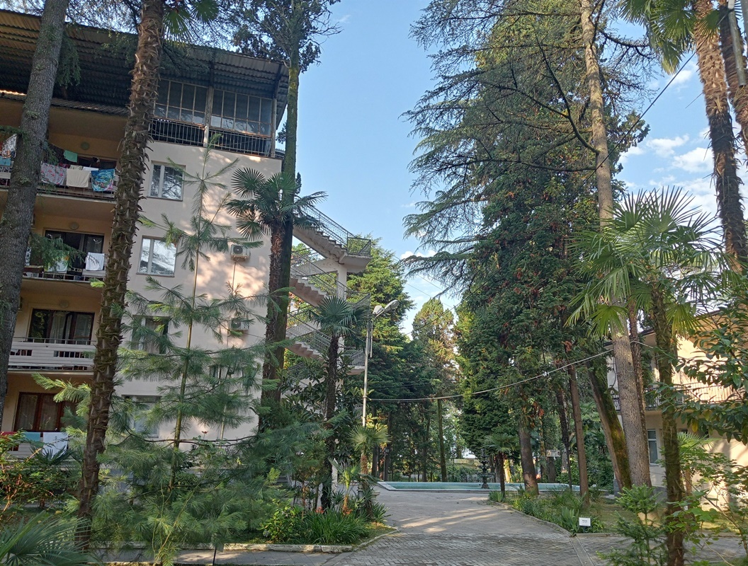 Территория пансионата "Айтар", здание 2 корпуса. Абхазия-2025