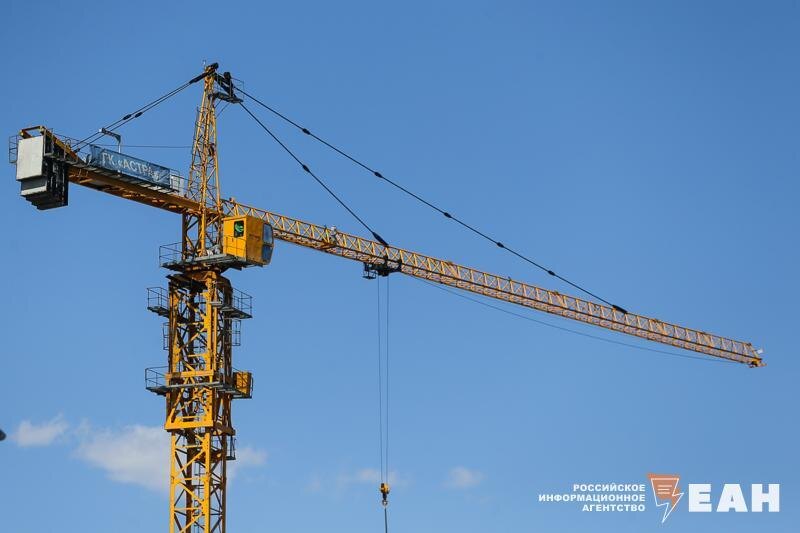    ЕАН. Строительный кран