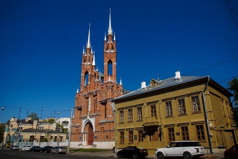    Детали современного натюрморта расскажут о жизни классиков. Светлана МАКОВЕЕВА