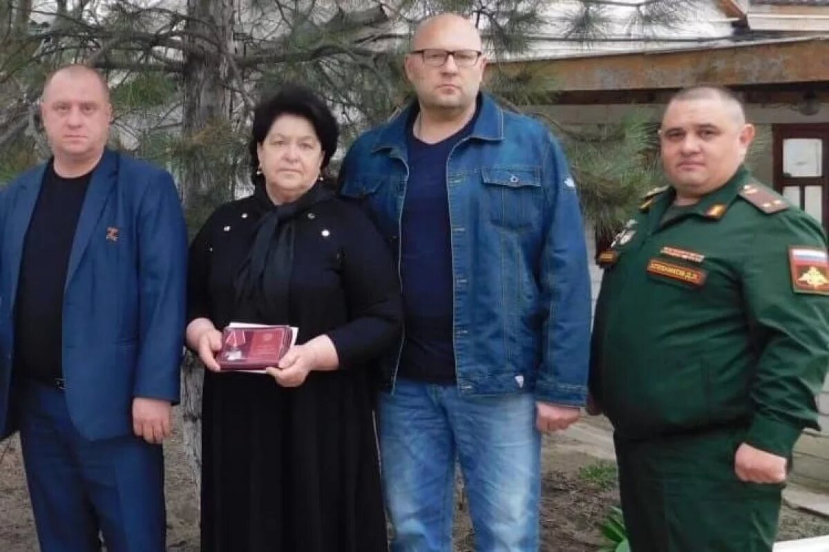    Третий орден Мужества за сына получила его мать Ольга Петровна.