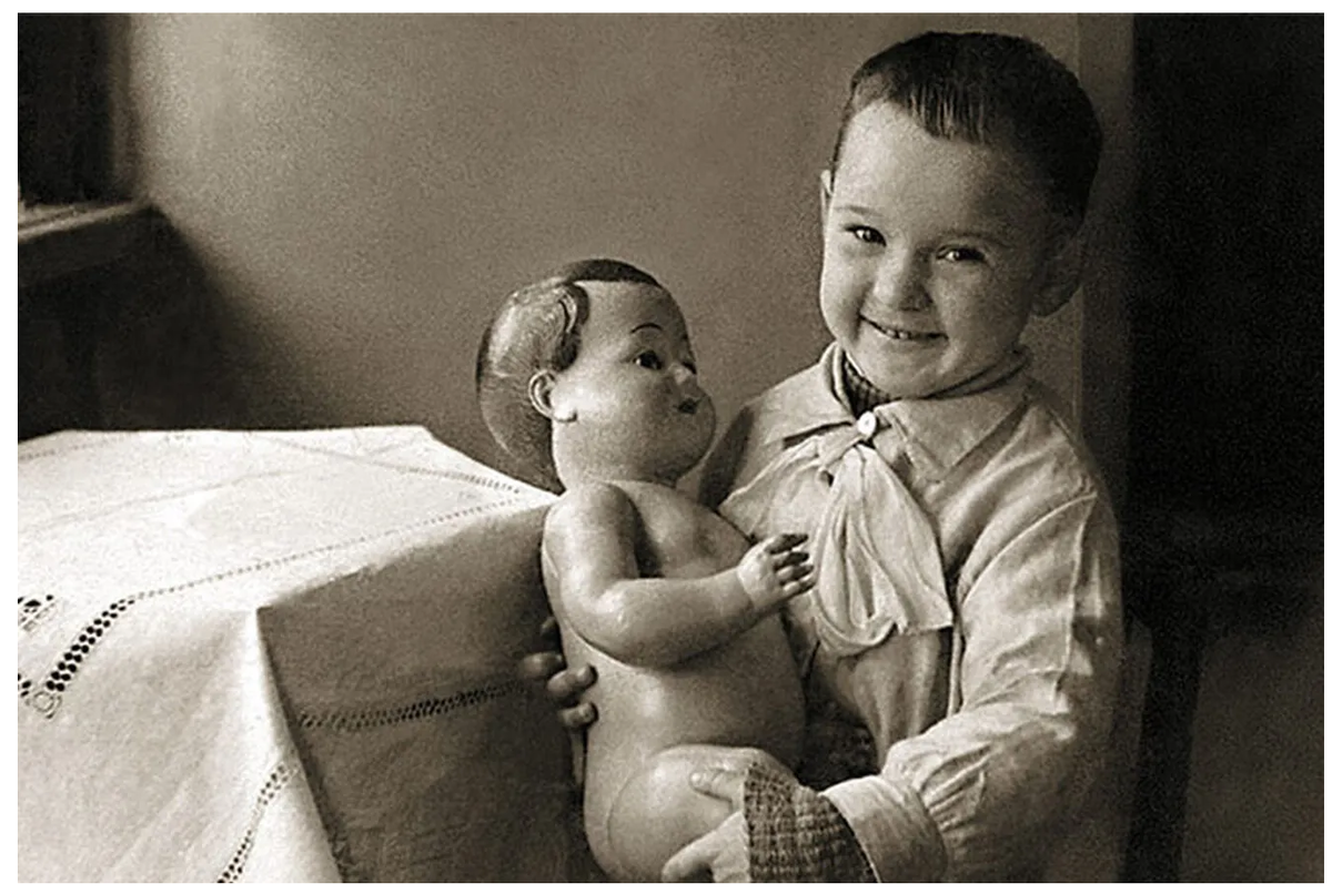 Довоенное фото. Смешная она тут.