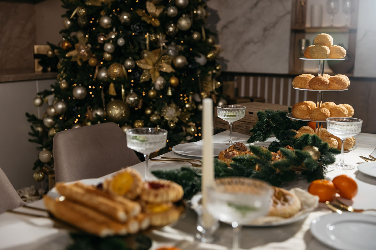 Угощения для праздничного стола от пекарни Тестолюб: свежая выпечка с быстрой доставкой по Санкт-Петербургу