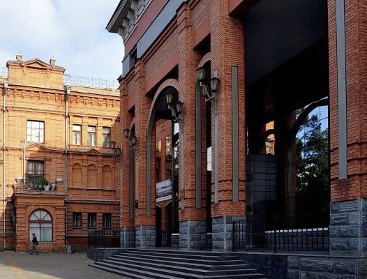 Новый корпус  музея справа ( слева - здание, построенное в 1900 г.)