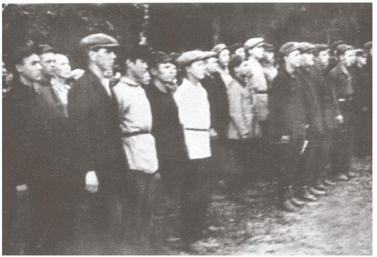 Первые дни мобилизации. Комсомольцы-добровольцы. 24 июня 1941 год