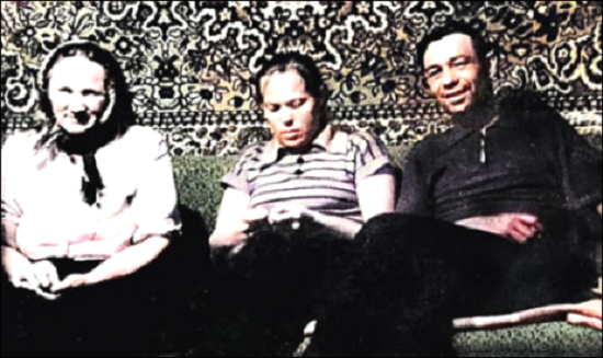 Евдокия Семёновна с детьми Фаиной и Геннадием