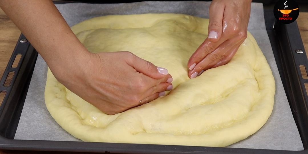Большая пампушка с чесноком или лепёшка с начинкой – нежное тесто, не черствеет