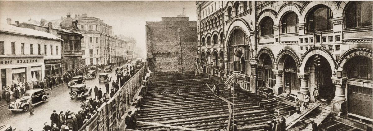 Дом переезжает: здание Саввинского подворья весом 23 000 тонн передвинули на 50 метров