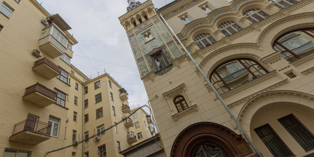Как в Москве дома передвигали