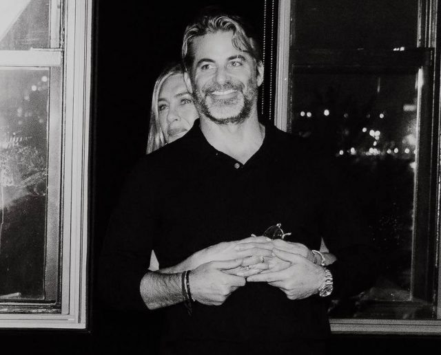    Дженнифер Энистон и Джим Кертис. Фото: социальные сети