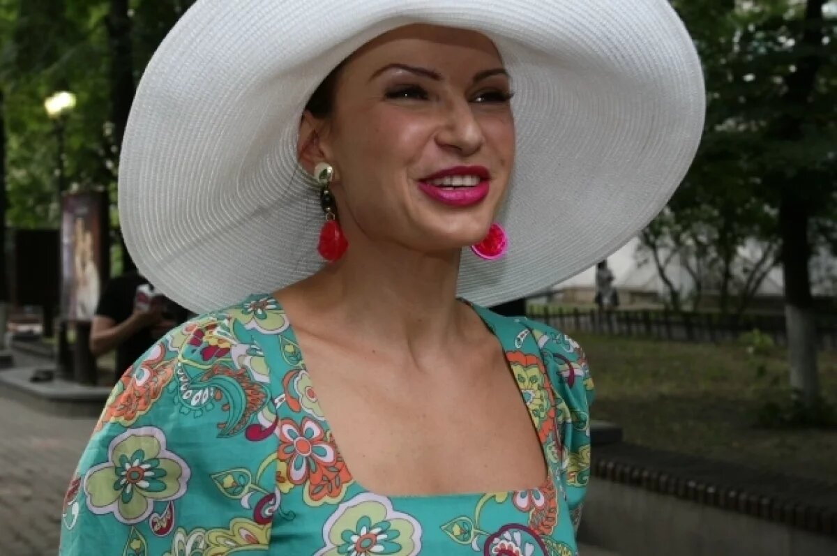    Актриса Эвелина Бледанс зарегистрировала крестьянское хозяйство в Крыму