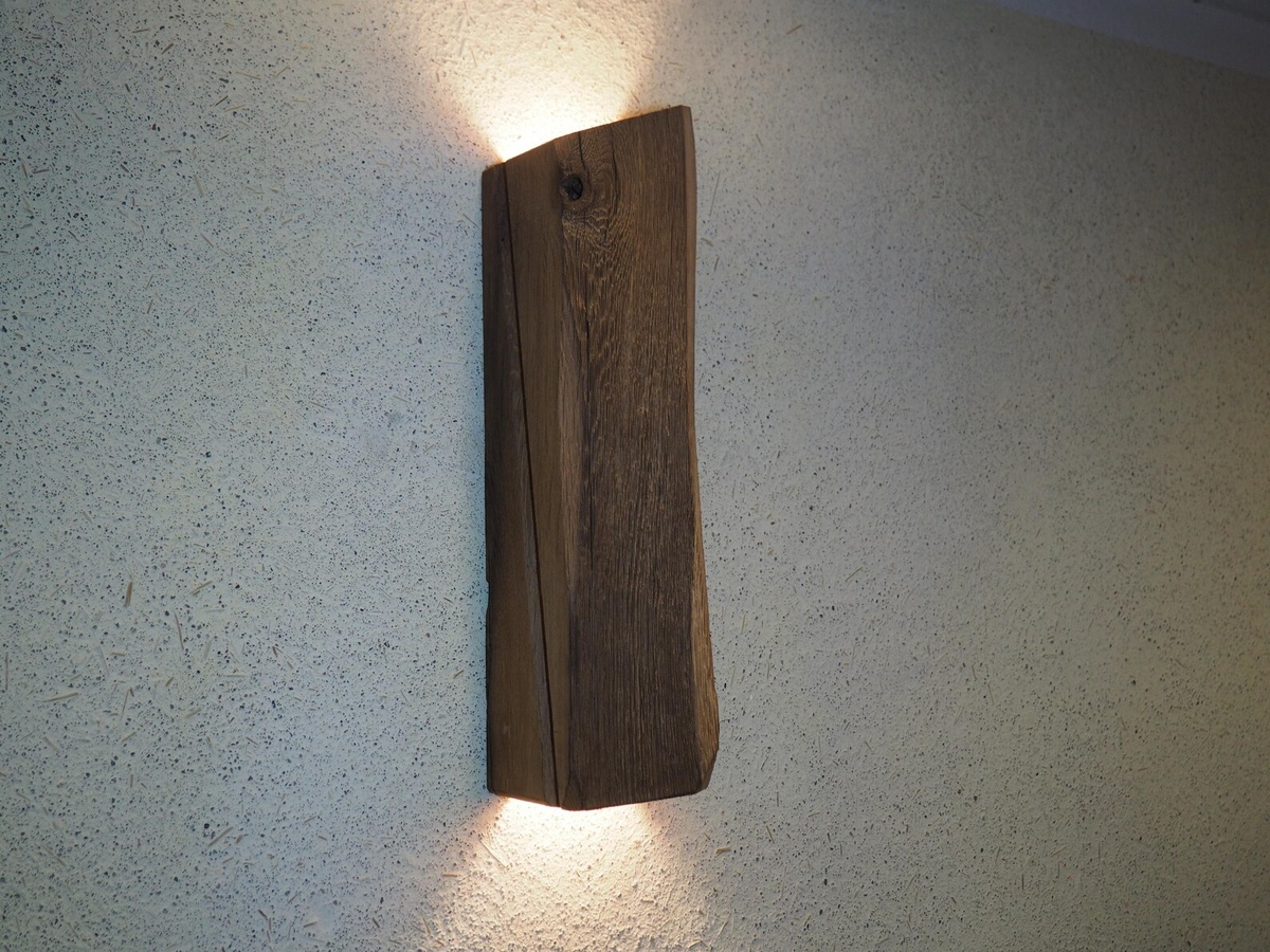 Настенный светильник ручной работы из 300 летнего дуба.