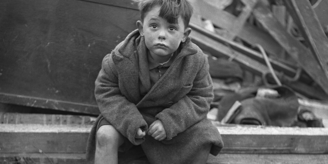 Она уже воспитывала четверых сирот и не искала пятого. Но что заставило ее разрыдаться, услышав всего одну фразу от 10-летнего мальчика?