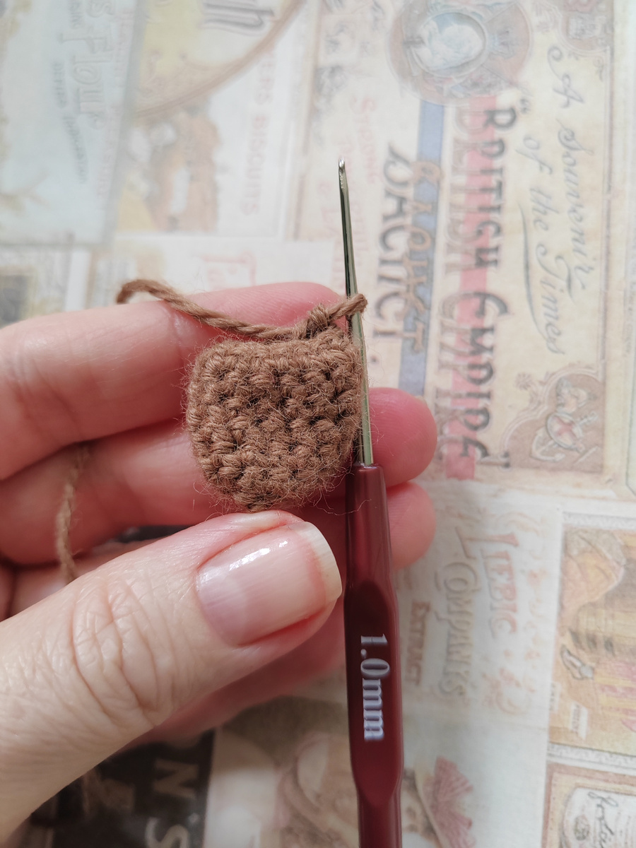 Вот так выглядит процесс формирования головы и туловища. Фото автора.