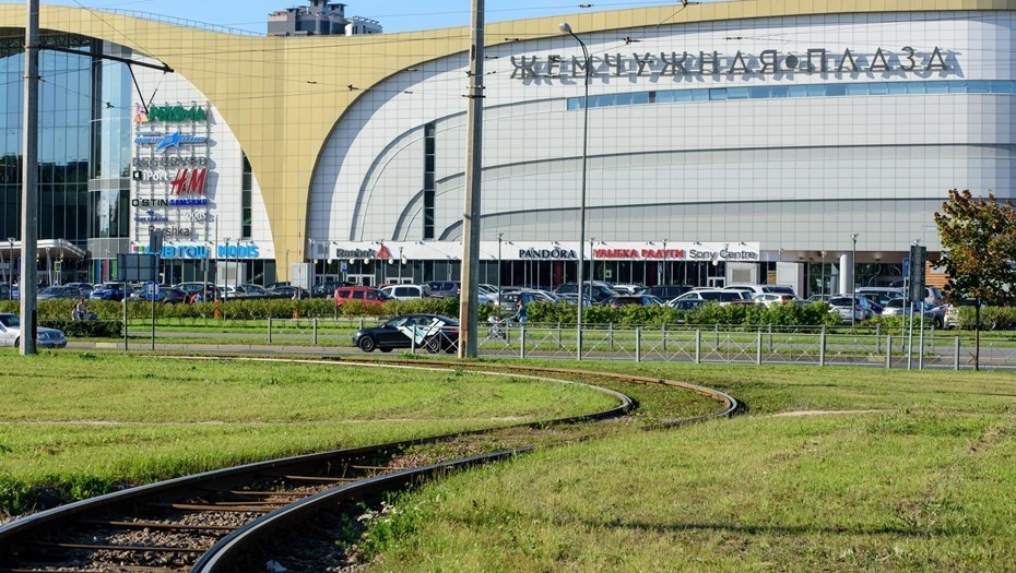 Автор фото: Сергей Ермохин / "Деловой Петербург". ТРЦ "Жемчужная плаза" в районе парка "Новознаменка" у Петергофского шоссе.