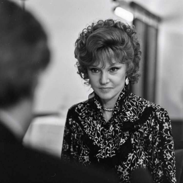 Кадр из кинофильма "Вокзал для двоих" (1982)📷
