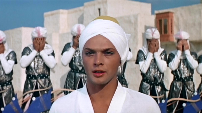 в роли Аладдина