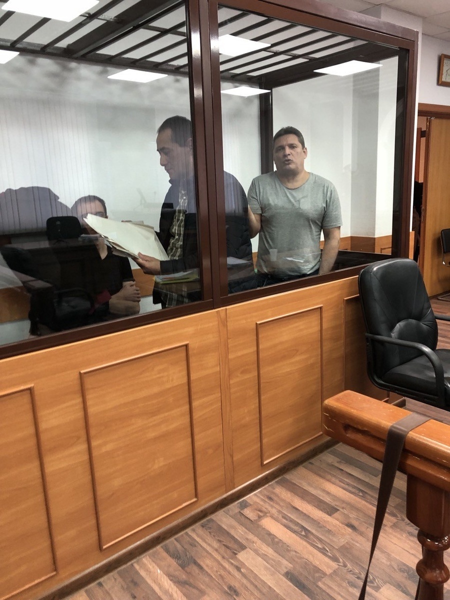 На фото — подсудимые Дмитрий Чувилин (сидит), Ринат Буркеев и Павел Матисов (стоят) в Центральном окружном военном суде