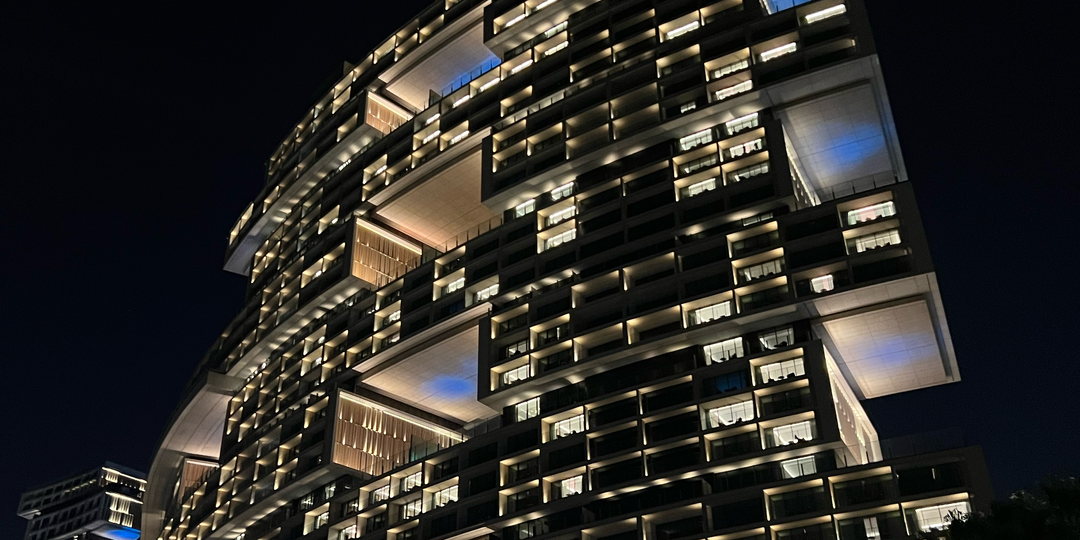 Milos - ресторан греческой кухни в отеле Atlantis The Royal в Дубае