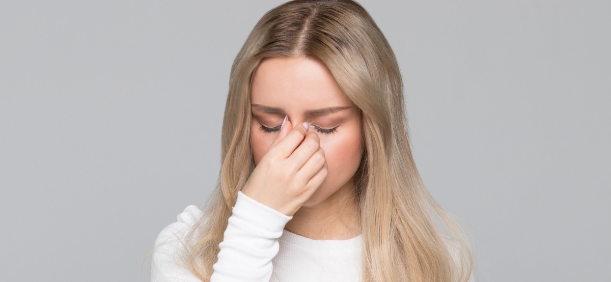 Как поступить, если вам что-то попало в глаз? Как убрать соринку? Когда пора записаться на прием к врачу-офтальмологу?