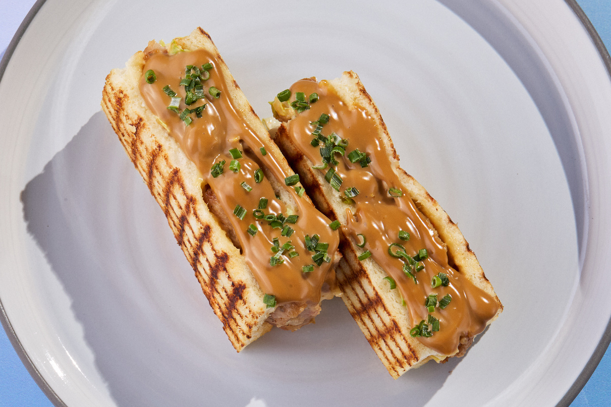 Кацу-сандо с курицей в True Cost на Большой Дмитровке