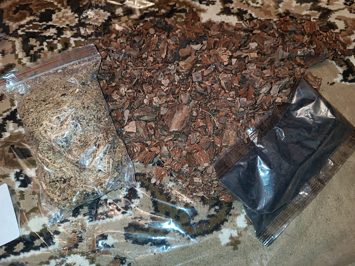 Кора, мох  и древесный уголь в пакетиках