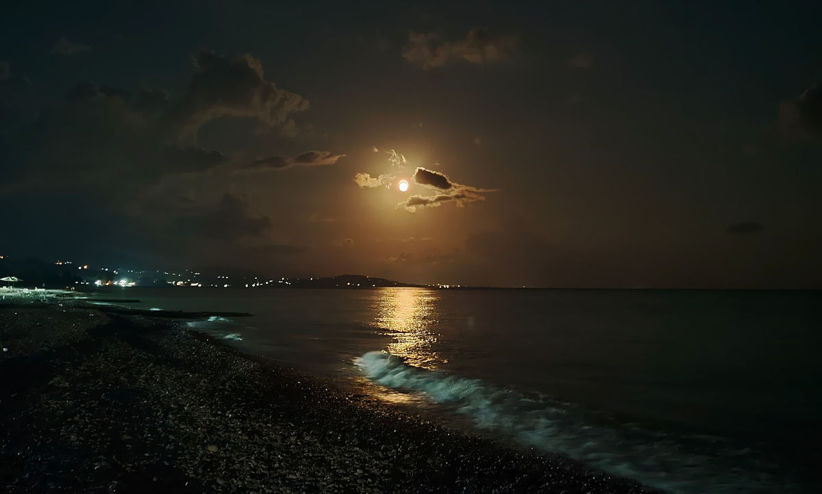 Как  и на Дзене сейчас, тёмная тёмная ночь