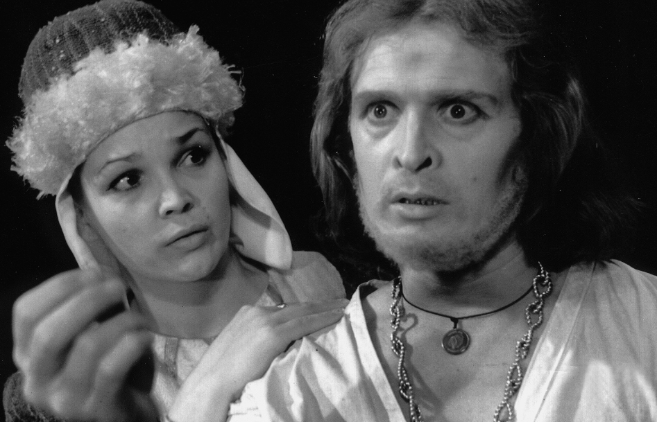 Мама сестёр Арнтгольц на сцене. Фото: Pinterest