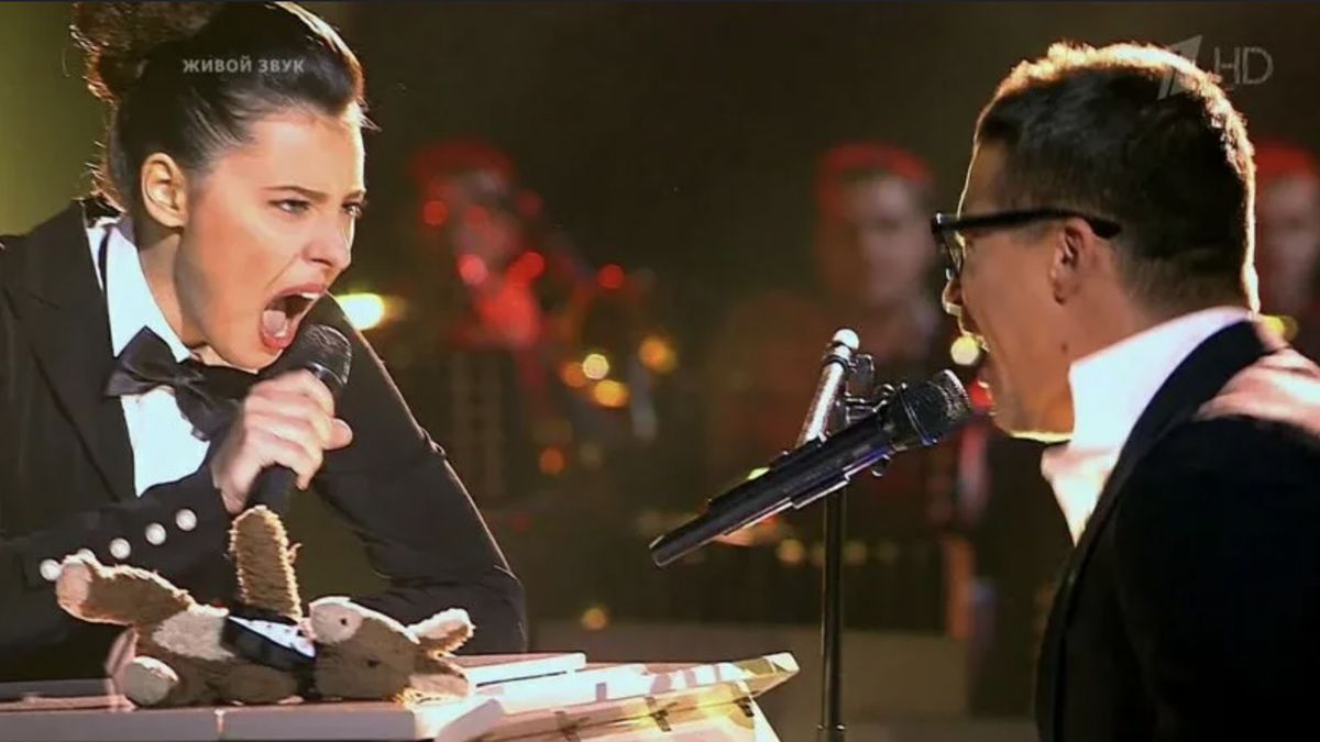 "Я обращаюсь с требованием веры
И с просьбой о любви."(с) Фото: Yandex.ru