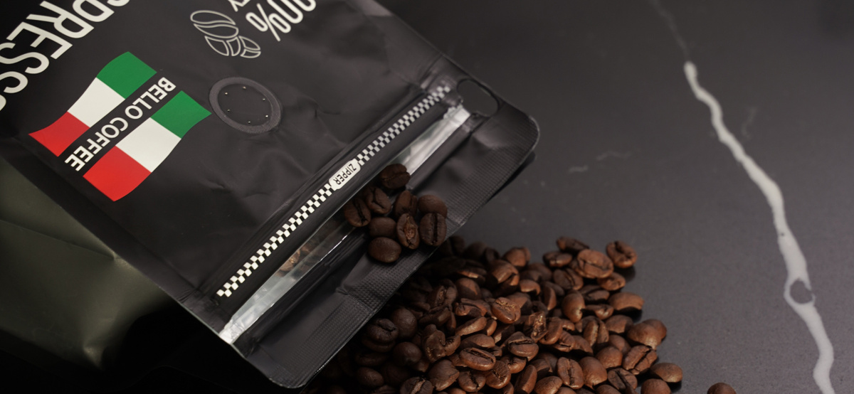 Мы выбираем специальные пакеты с зип-локом и клапаном дегазации для сохранения свежести,  вкуса и аромата кофейных зерен.