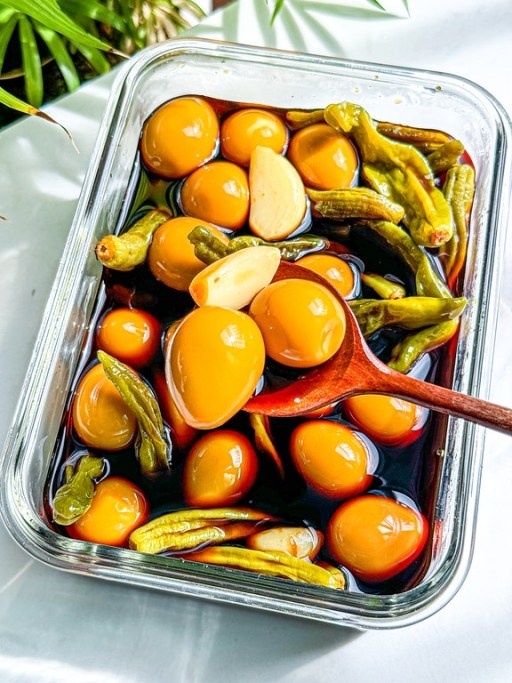 Тушеные перепелинные яйца 