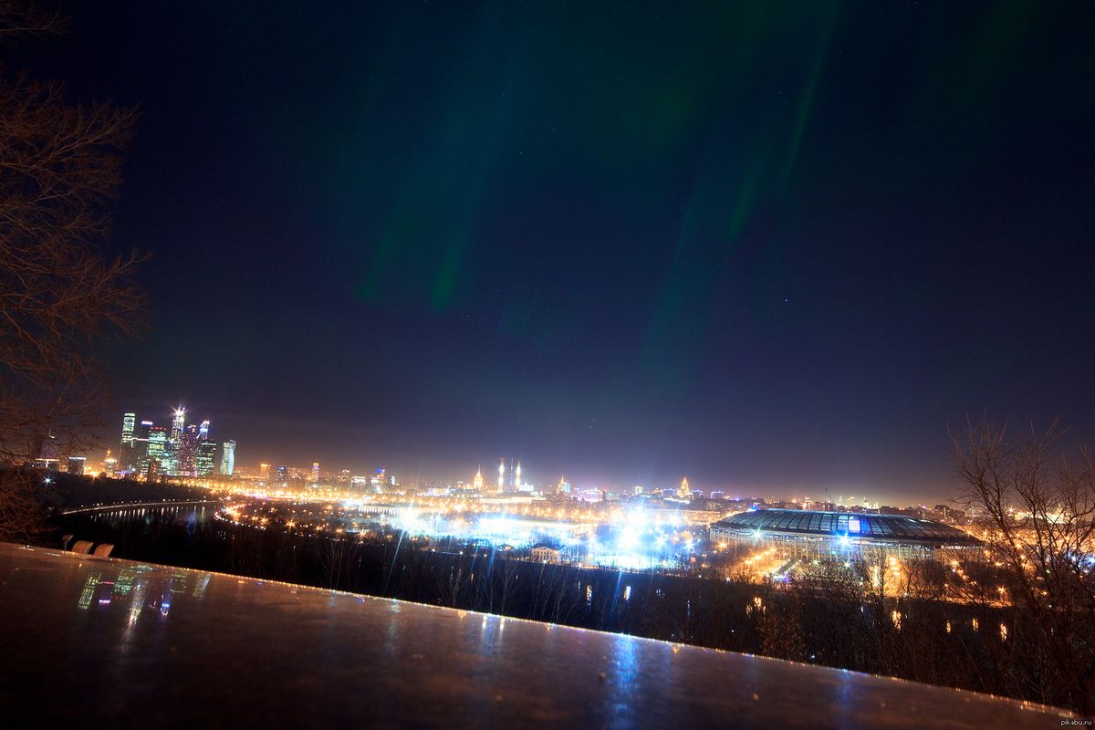 Северное сияние над Москвой, 12 ноября 2025