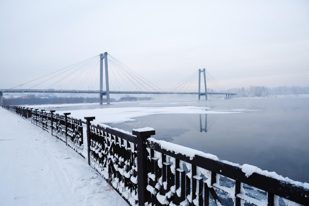 Мост зимой в Красноярске, Сибирь, Россия. Источник фото: shutterstock.com