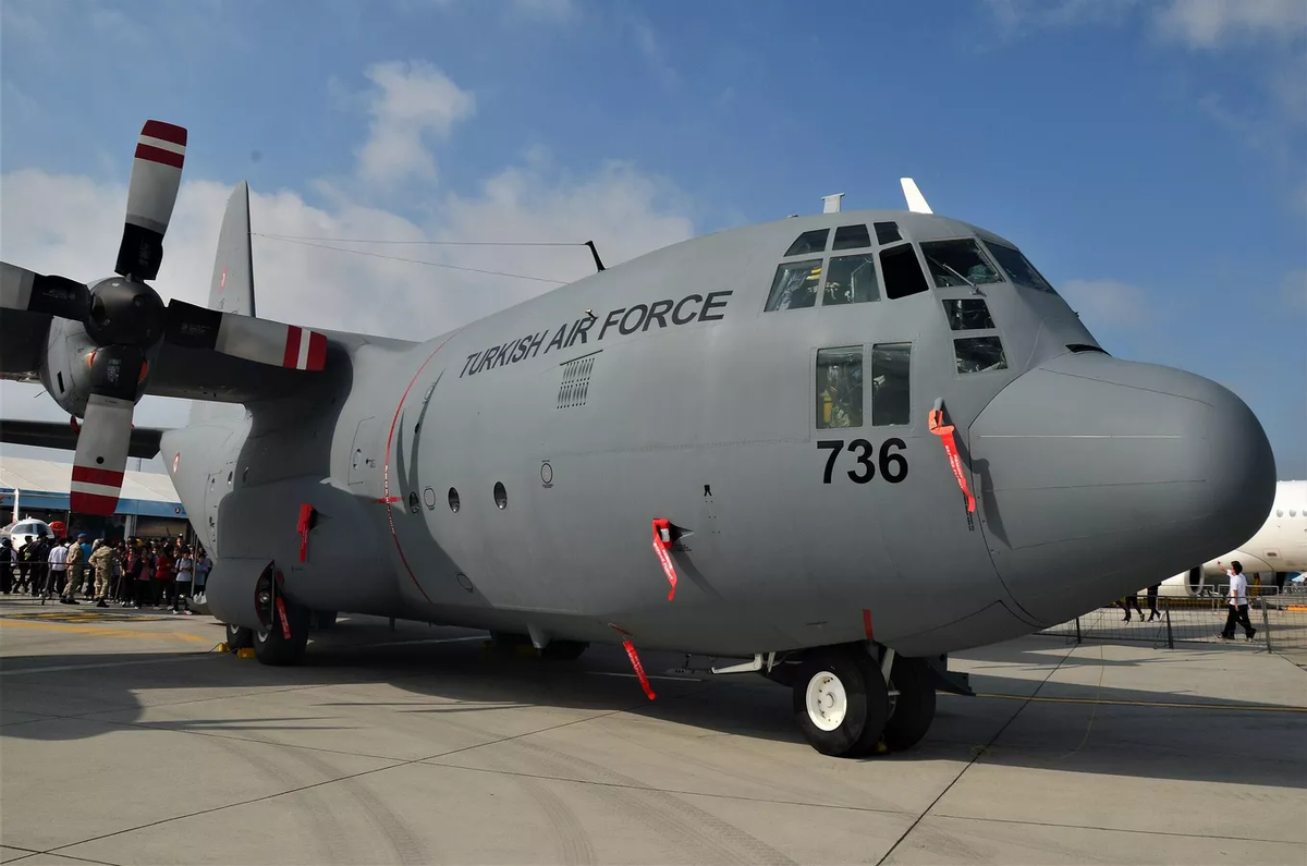 CC BY-SA 4.0 / CeeGee / C-130B Hercules of the Turkish Air Force at Teknofest 2019 (cropped, resized)