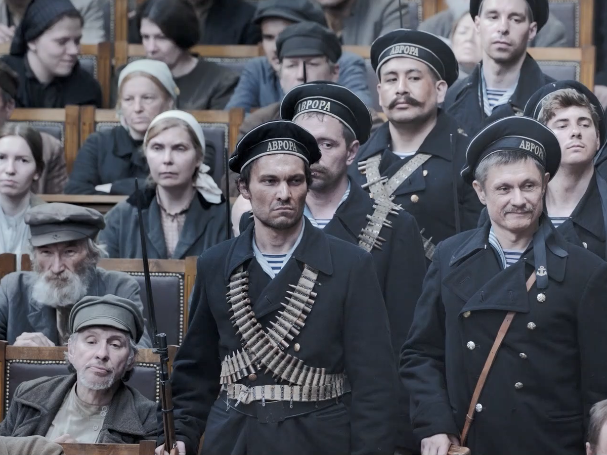 Кадр из сериала «Хроники русской революции»/ режиссер Андрей Кончаловский