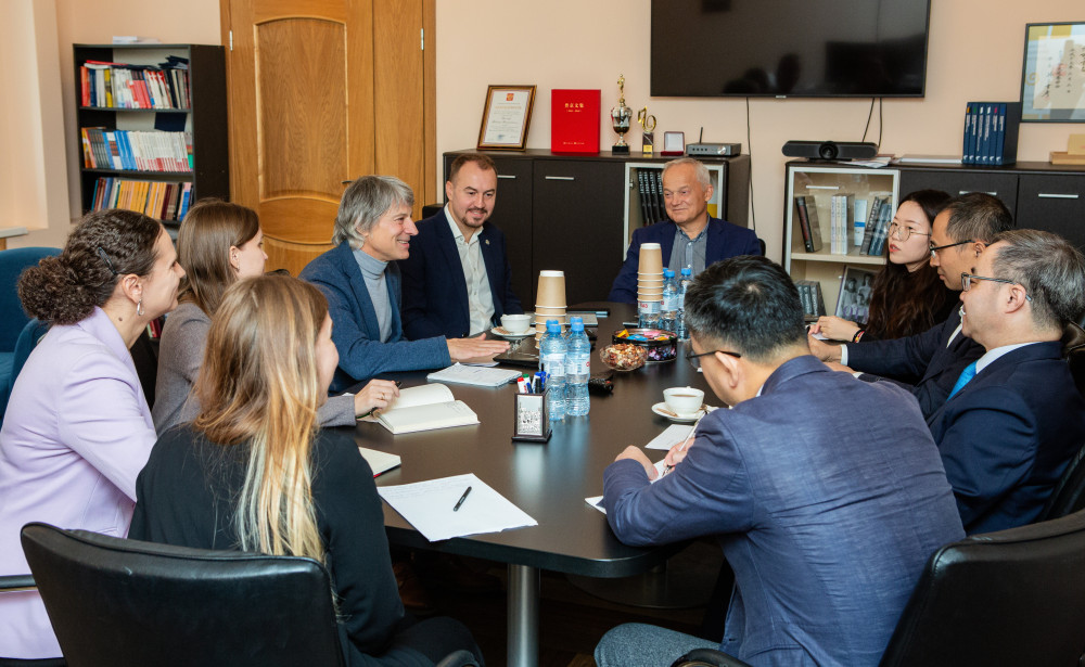 Встреча с делегацией ВКПУ (Шанхай) в Европейском университете 18 октября 2024 года
