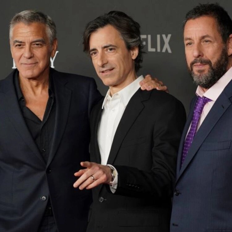 Премьера фильма "Джей Келли" в Лос-Анджелесе. Актер Джордж Клуни, режиссер Ноа Баумбак и актер Адам Сэндлер (слева направо)📷
