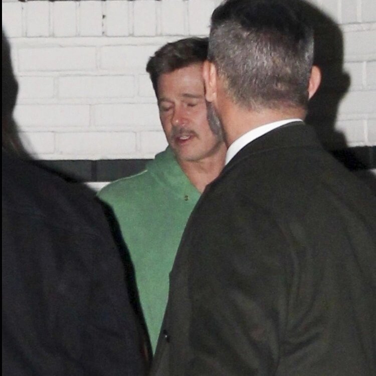 Брэд Питт на вечеринке после премьеры фильма "Джей Келли"📷
