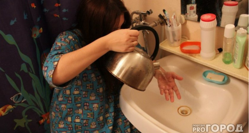    Кидаю 3 кусочка в чайник — и накипь исчезает моментально: лайфхак безопасен для здоровья и прибора