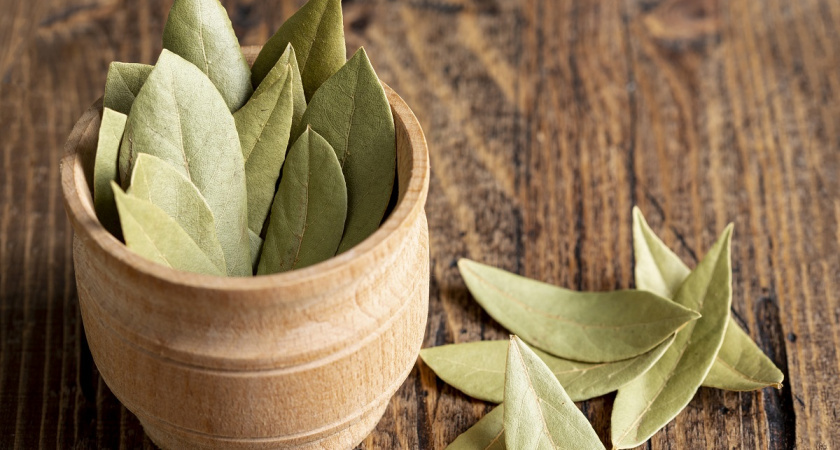    Перед уборкой кипячу лавровый лист по совету свекрови - рабочий бытовой лайфхак из моей копилочки