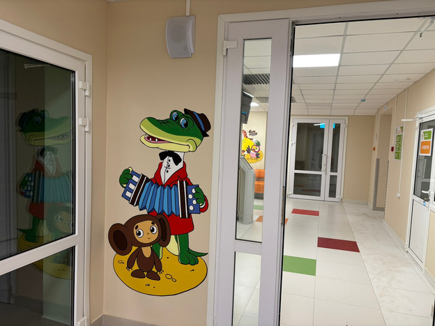    Завершающий штрих: художники украсили новую поликлинику для детей в Слободском