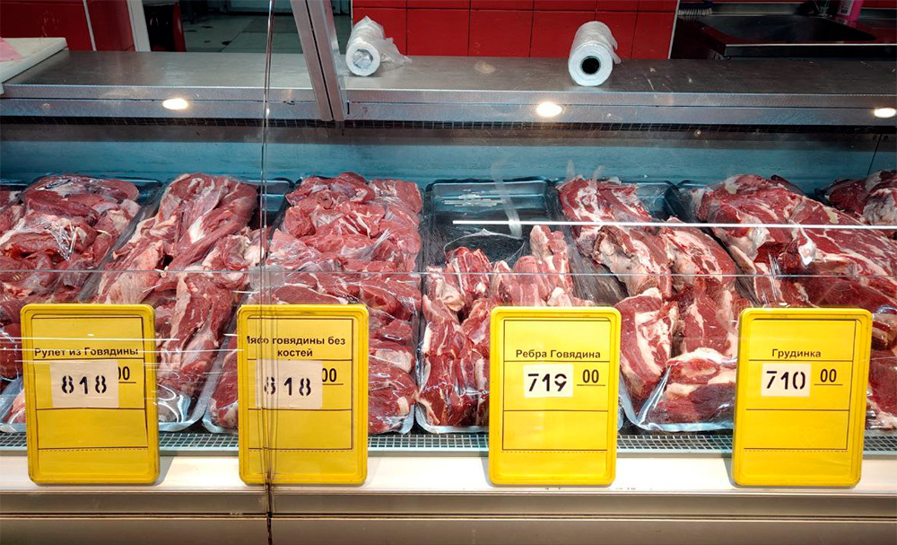 Цены на мясо в бишкекском магазине, 13 ноября 2025 года. Фото "Ферганы"