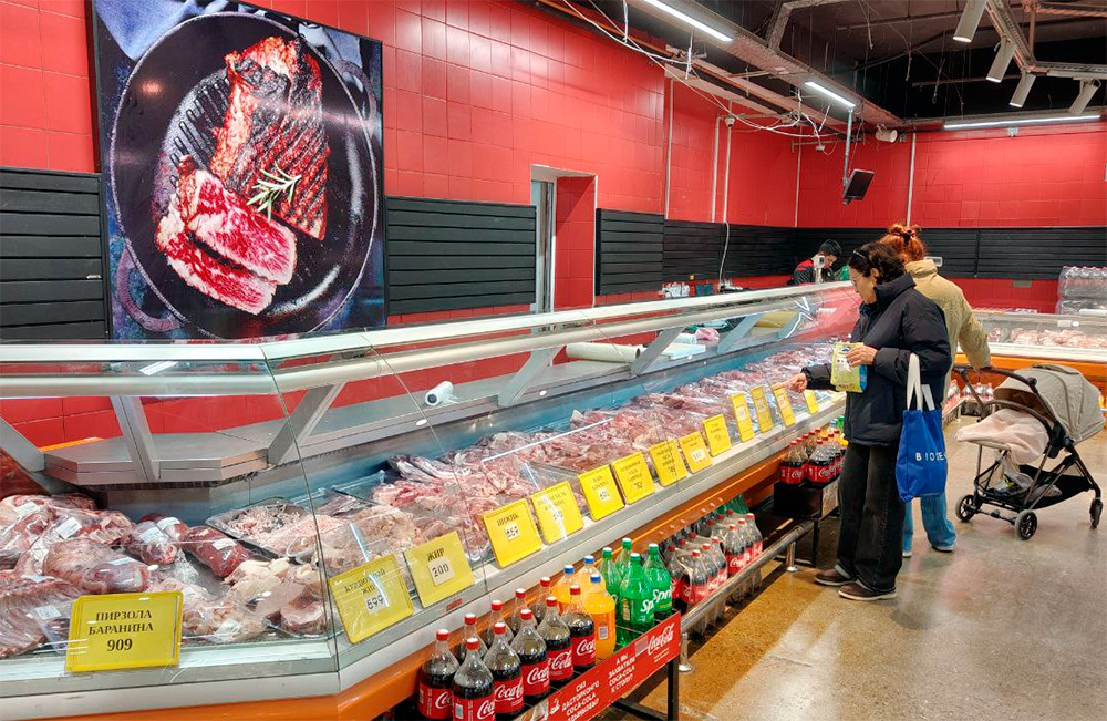 Мясо в бишкекском магазине. Фото "Ферганы"