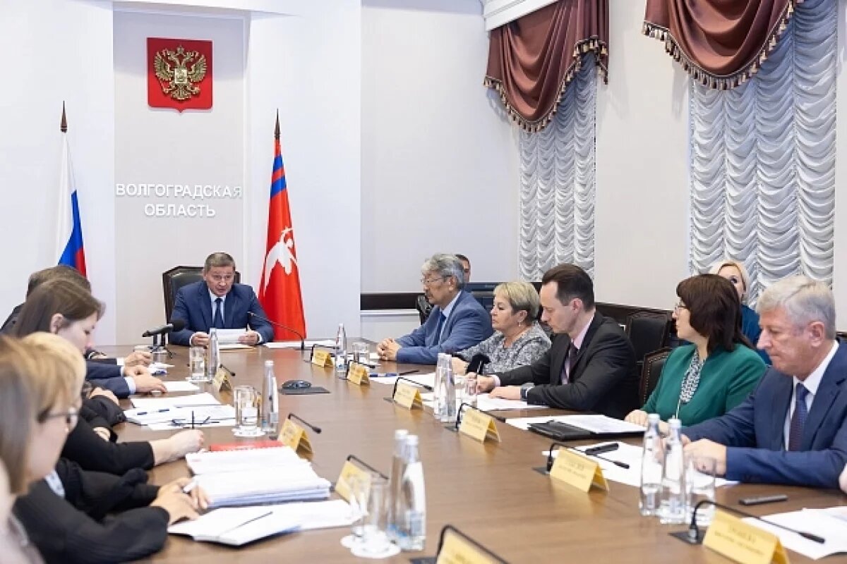    Вопросы здравоохранения обсудили на совещании у губернатора Андрея Бочарова