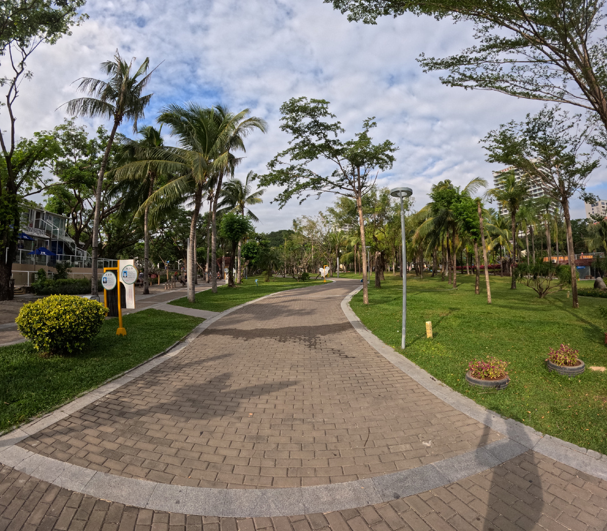 Парк в бухте Дадунхай