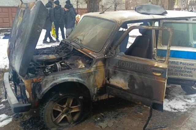    Машина, которую поджег в Омске мужчина, обманутый мошенниками. Фото: Прокуратура Омской области