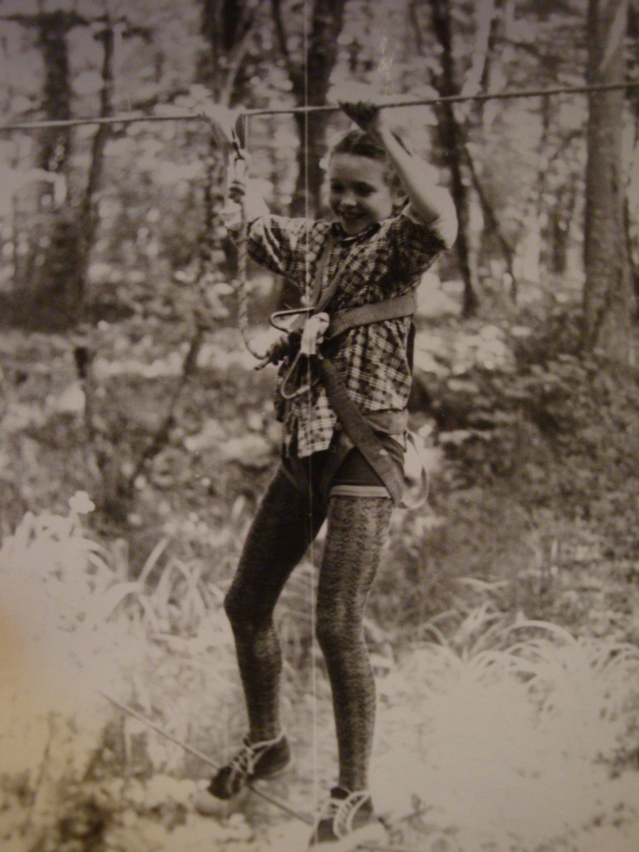 Не смотря на СД и сложности того времени, у меня было счастливое детство. Родители не сажали меня "под купол".