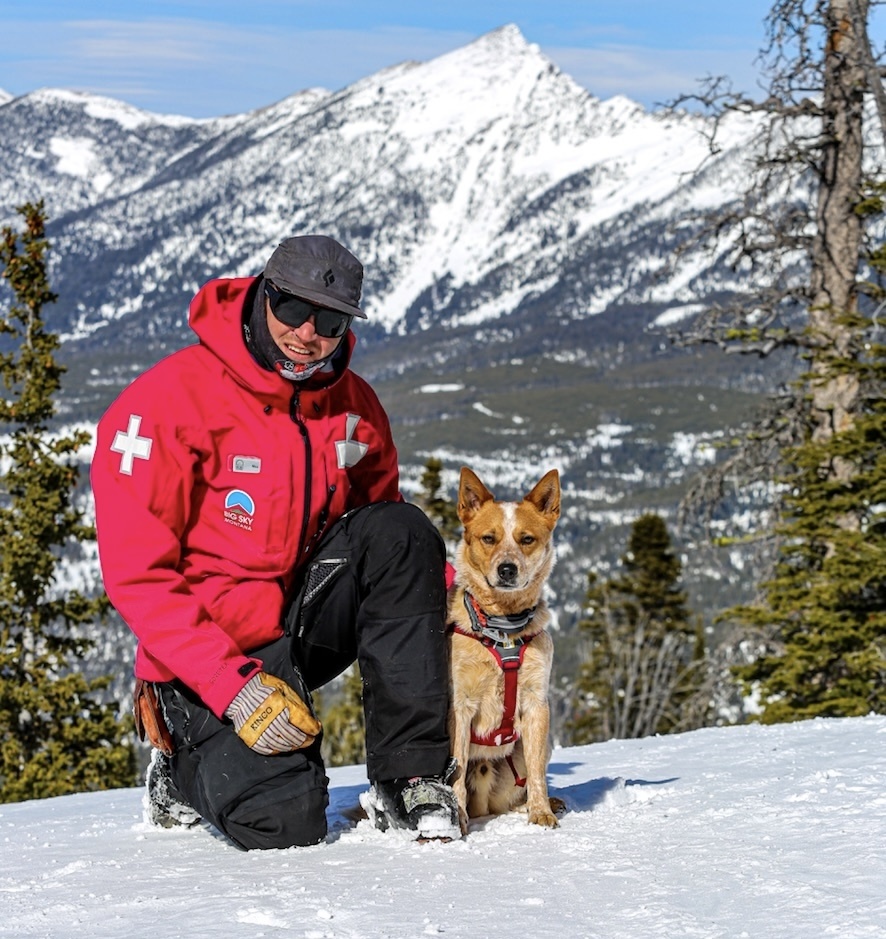 австралийская пастушья собака Хэнк из команда спасателей курорта Big Sky Resort